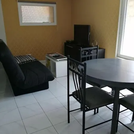 Bin Benaise Draps Et Serviettes Compris Nyaraló *
